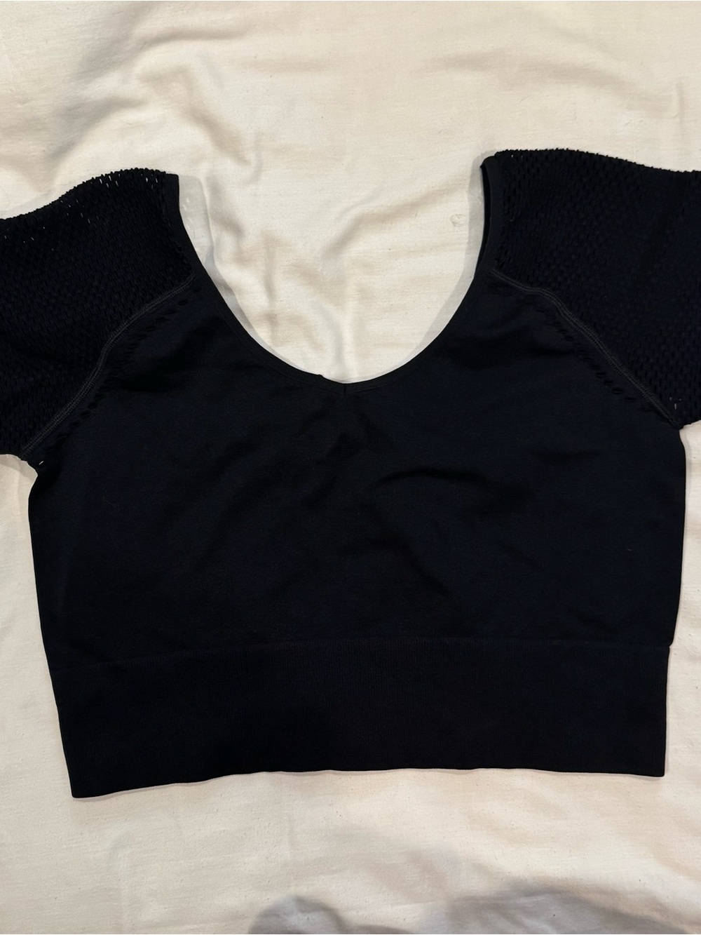 Offline by aerie women’s Black Scoop-Neck Women's athletic Crop Top size LARGE
